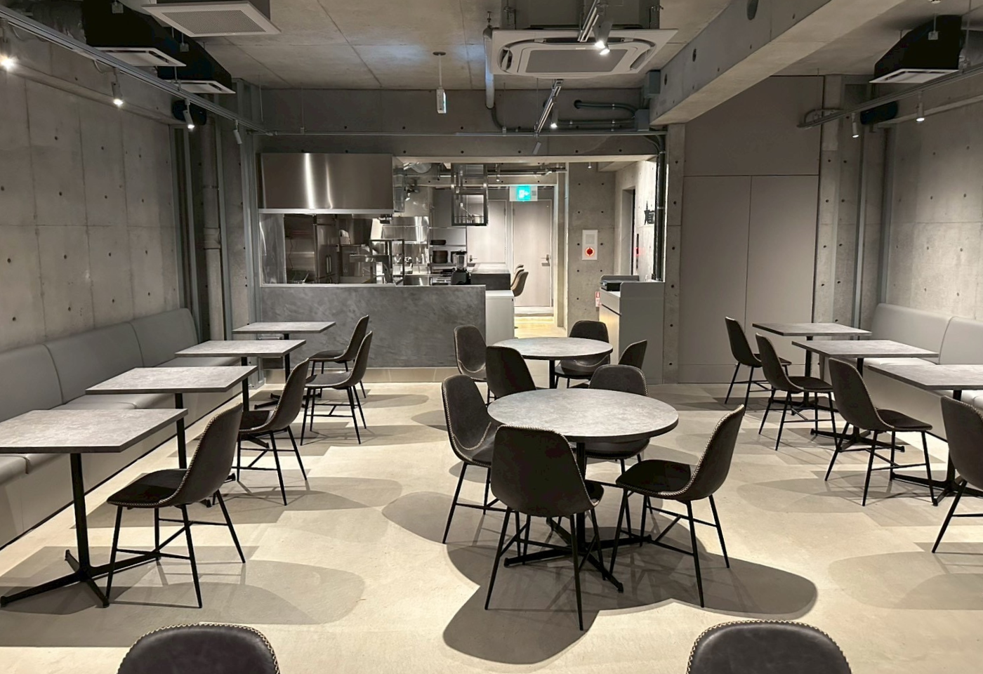 BLUE ENTRANCE KITCHEN 大阪心斎橋店