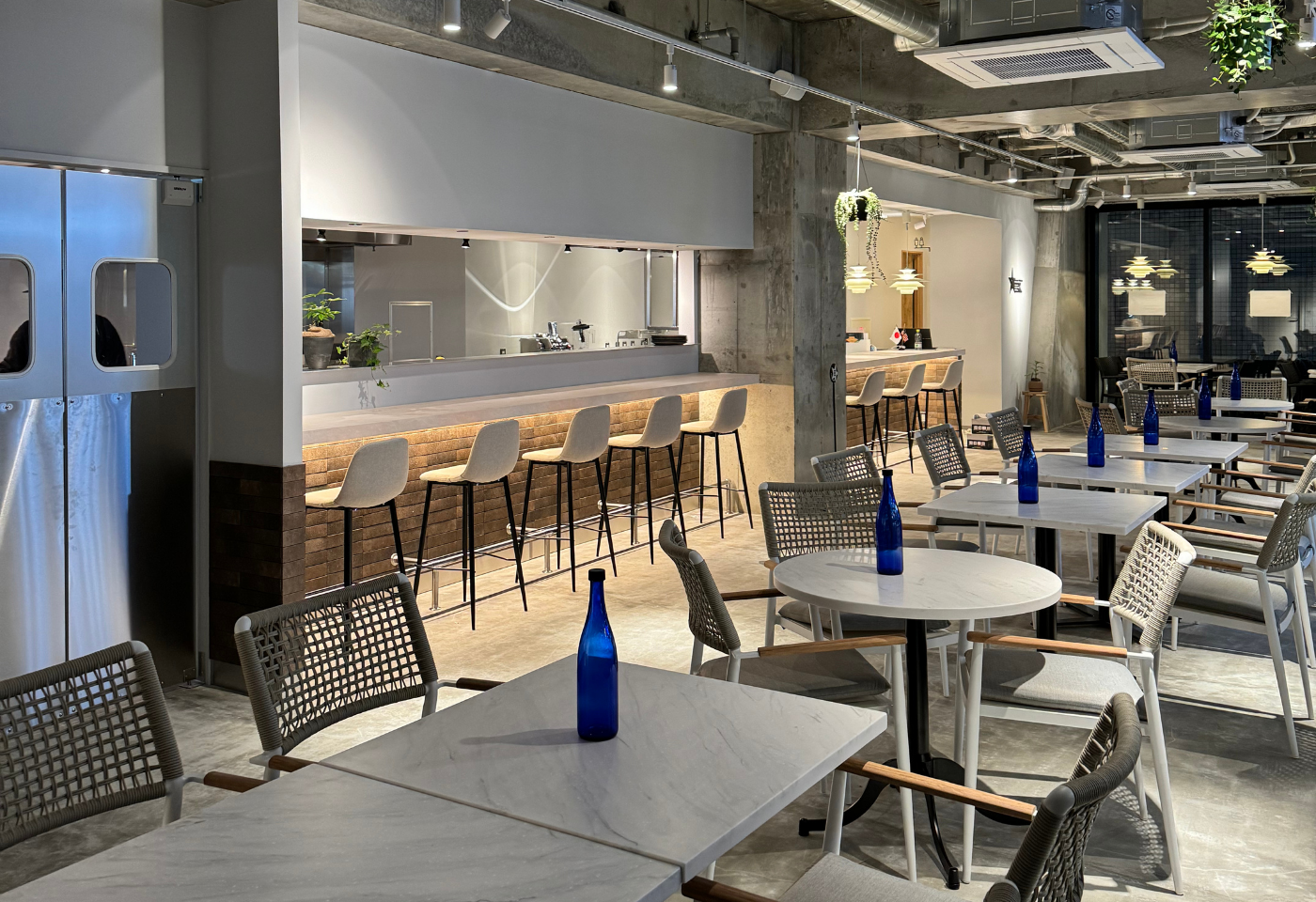 BLUE ENTRANCE KITCHEN 神奈川 横須賀店