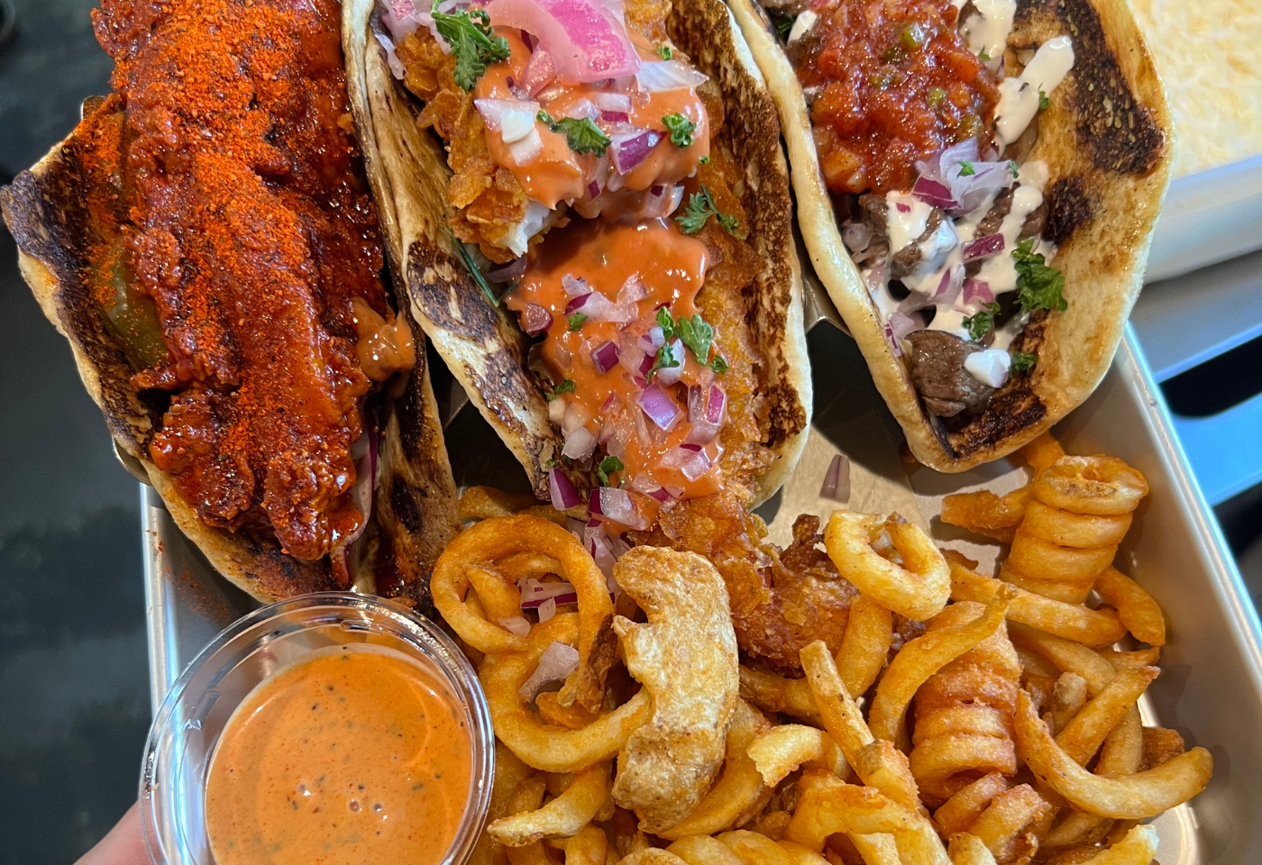 BLUE ENTRANCE KITCHEN タコス