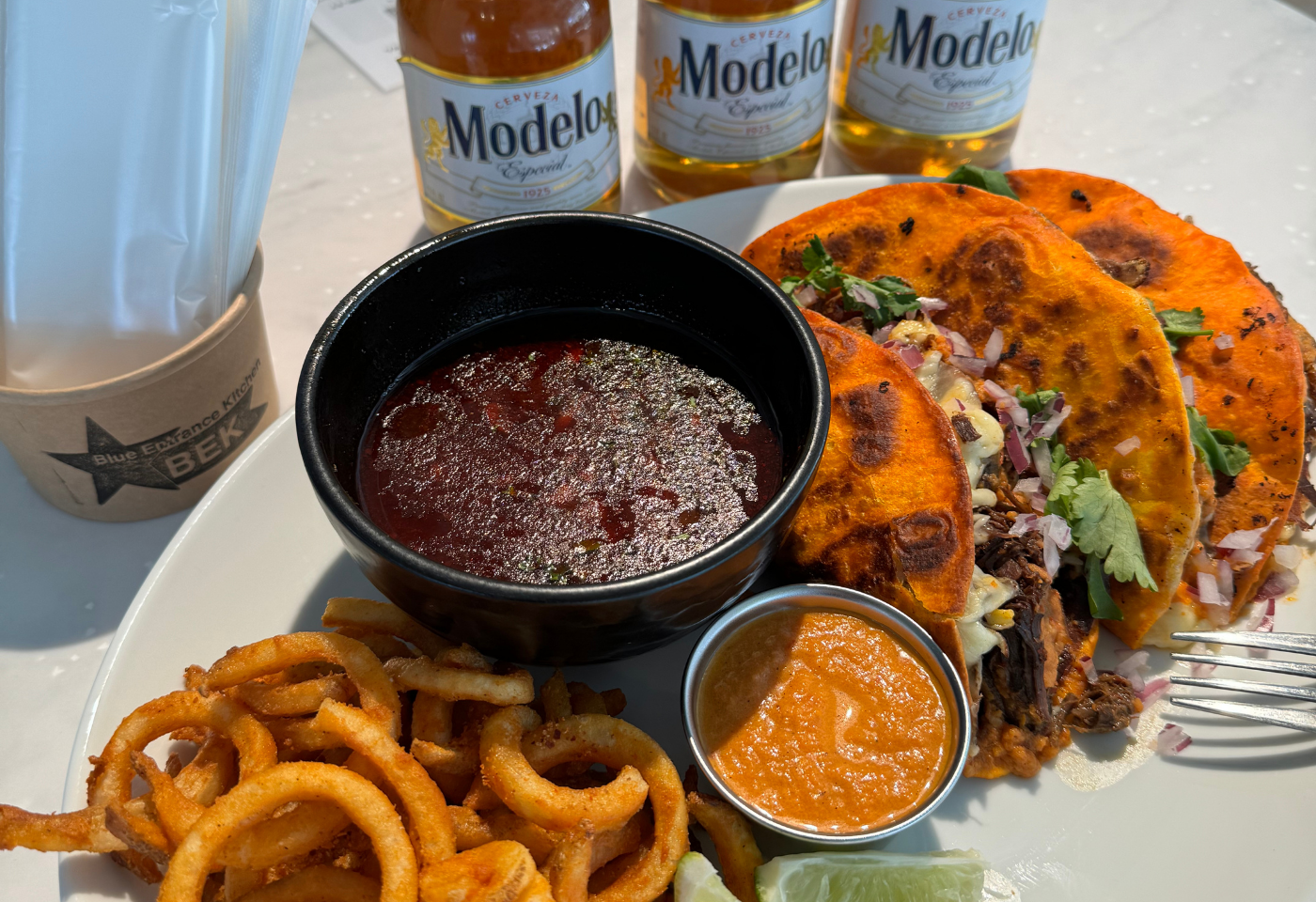 BLUE ENTRANCE KITCHEN タコス