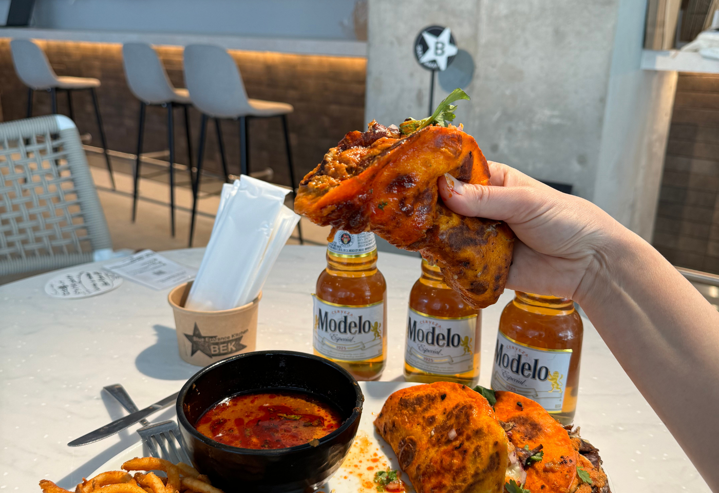 BLUE ENTRANCE KITCHEN タコス